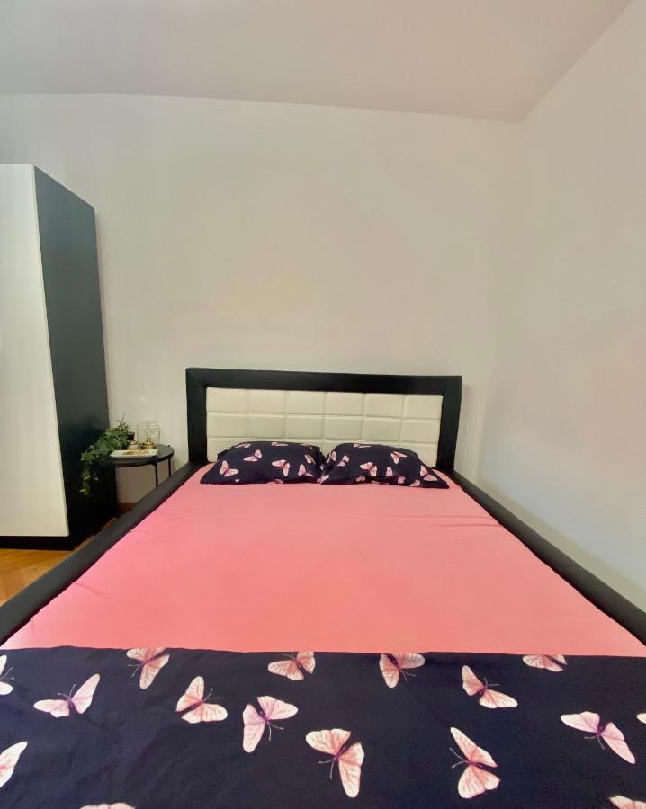 מוסטר Tj Apartment מראה חיצוני תמונה