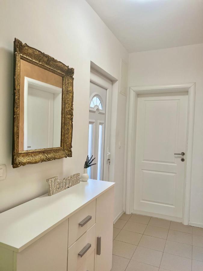 מוסטר Tj Apartment מראה חיצוני תמונה